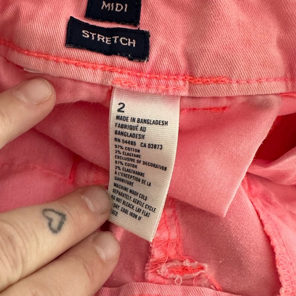 Women's American Eagle Bright Pink Midi Stretch Shorts - Size 2 - Picture 14 of 14